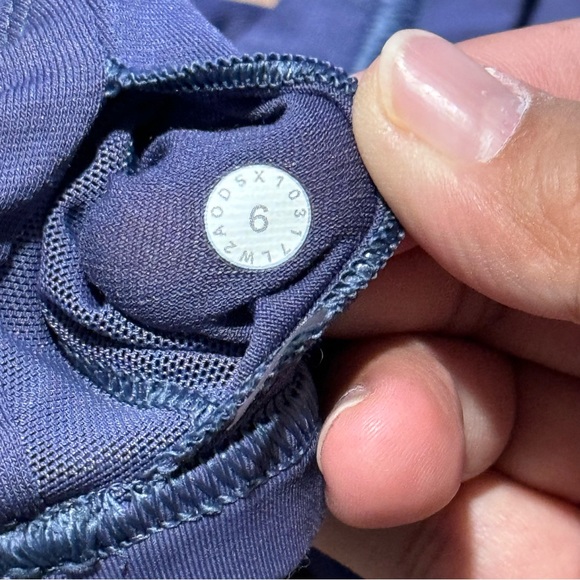 Lululemon EUC Aeon Raise The Barre Bra Size 6 Stretch Breathable Yoga Athletic - Picture 3 of 5